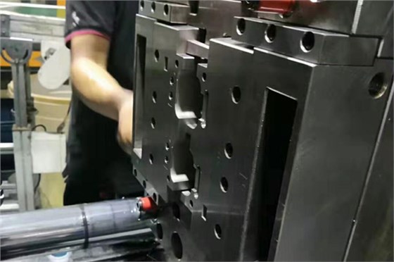 深圳藍(lán)牙耳機(jī)模具廠哪家行？博騰納13年專業(yè)對(duì)口您不了解一下？