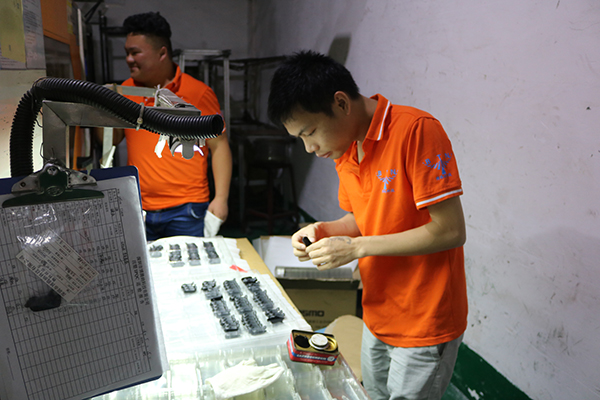 注塑模具制造廠：藍牙耳機模具你知多少，一測便知曉