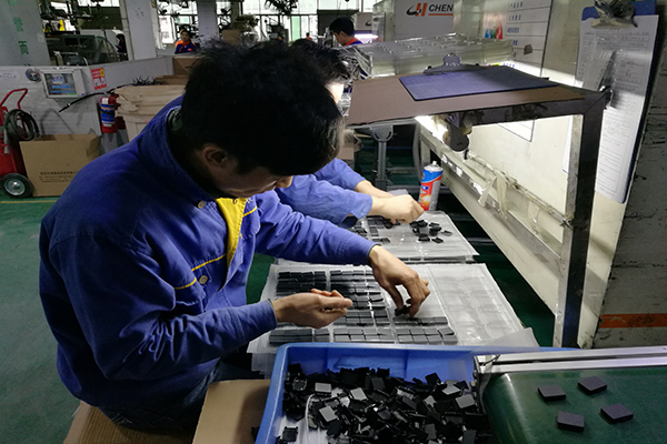 選擇藍牙耳機模具廠——開模前您需要了解這個！