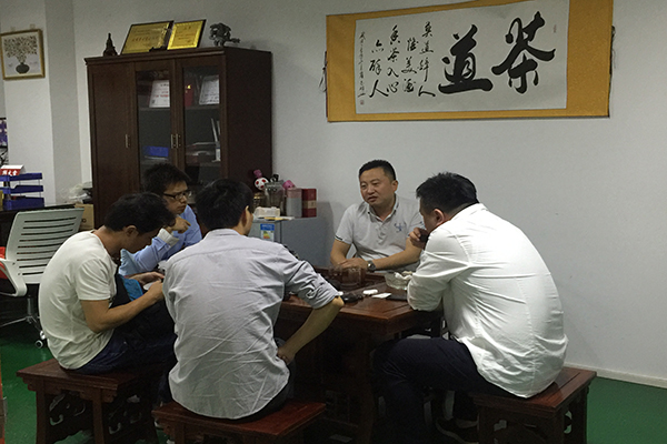 做耳機模具哪里的工廠更專業(yè)？看深圳注塑模具廠博騰納