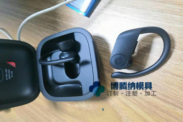 深圳藍牙耳機模具廠哪家行？來博騰納給你看看什么叫專業(yè)
