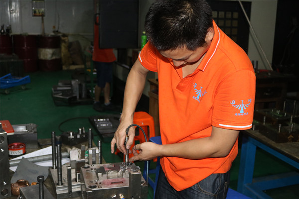 深圳博騰納塑膠模具廠——12道質(zhì)檢工序，品質(zhì)有保障