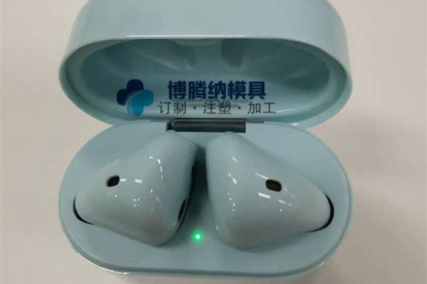 深圳TWS藍牙耳機模具：博騰納獨家專利，有分模線但你看不見！